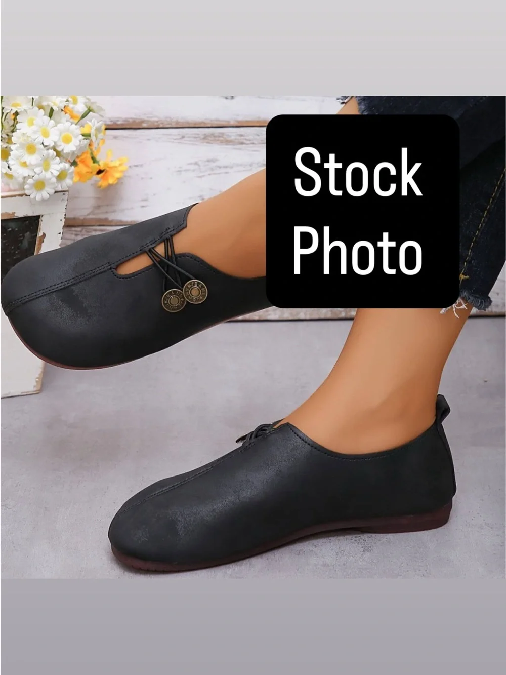 Women’s trendy faux leather button strap flats Size 39 (runs small like Size 8)